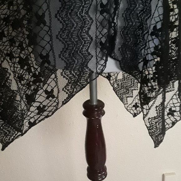 Nice Lace Top - Picture 7 of 8